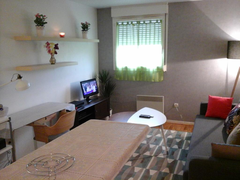 Ferienwohnung Beau Studio Noisy-Le-Grand Zimmer foto